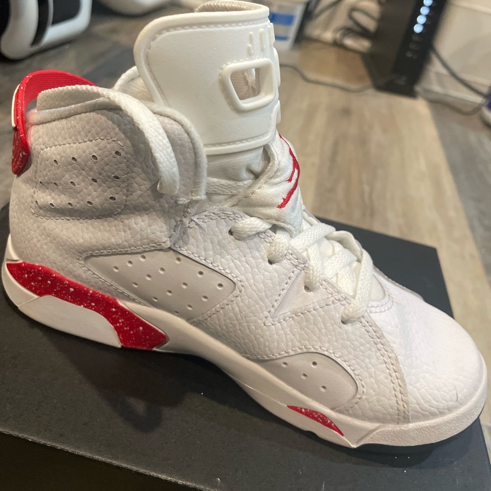 Jordan 6 retro size 1y gently worn
